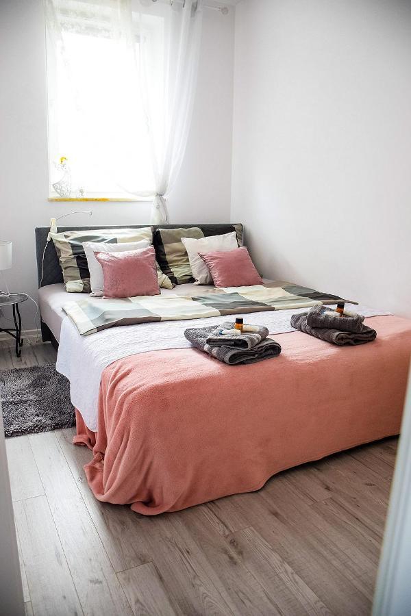 Operowa Marilyn Monroe Apartment ลูบลิน ภายนอก รูปภาพ