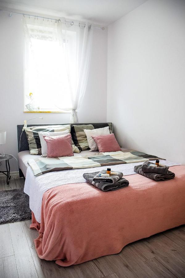 Operowa Marilyn Monroe Apartment ลูบลิน ภายนอก รูปภาพ